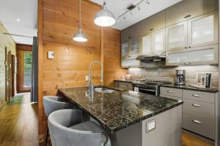 Rustic Retreat-3BR Chalet-Fireplace-8 guest - 8