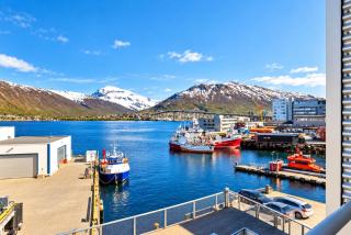 Sea View & Northern Lights - Central Apartment - 0
