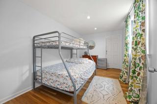 Cozy 2BR Near Bourbon Trail + Backyard Access - 1