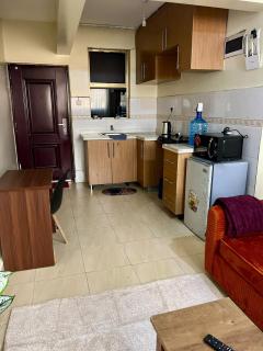 Abuu stays - 4
