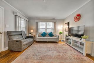 Spacious 4BR Home with Cozy Vibes in Louisville - 9