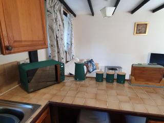 Two Bedroom Lodge & Hotel Rooms In The Country - Restaurant Bar Onsite - 8