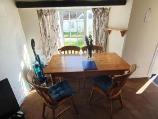 Two Bedroom Lodge & Hotel Rooms In The Country - Restaurant Bar Onsite - 6