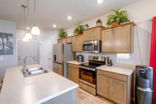 1 Mi to Flanagan Park & Golf! Peaceful Home - 9