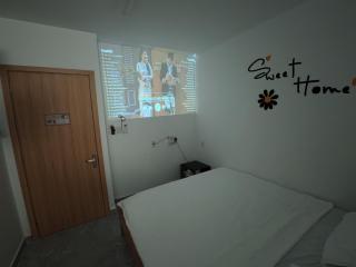 Q Homestay - 9