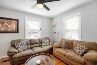 Charming home near Churchill Ds and Expo Center - 3