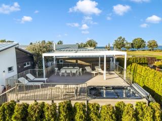 Modern villa med stor jacuzzi och tre badrum - 9