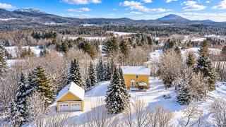 Le YOLO Spa & Ski Estrie - vue sur le mont Owl's Head - 1