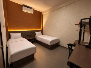 House of Felix - Surabaya Guest House - 9