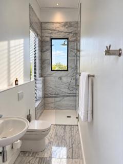 Turtle Creek Cove House Luxury Oceanfront Villa, Pringle Bay - 2