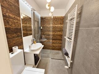 Luxury Apartments C - 1