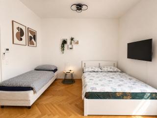 Charming Garden Hideaway with AC near City Center - 3