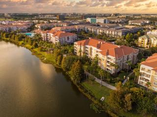 Luxury 3BR Newly Renovated Lake View Vista Cay - 6