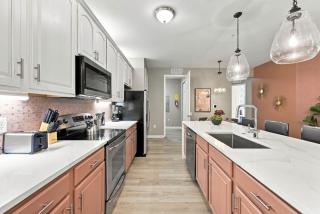 Luxury 3BR Newly Renovated Lake View Vista Cay - 2