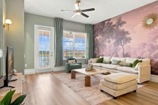 Designer Luxury 3BR Stunning Lake View Vista Cay - 0