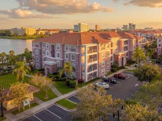 Designer Luxury 3BR Stunning Lake View Vista Cay - 6