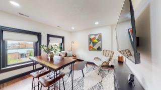 Stylish Top Floor 2 kings full bathroom with tub - 1
