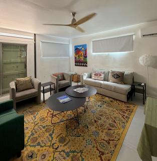 Fun, Fabulous Stay at a Container Home - 7