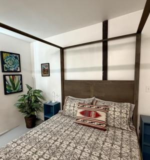 Fun, Fabulous Stay at a Container Home - 5