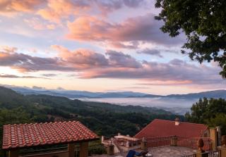 Cozy Retreat with Pool and Stunning Views in Gattaia - 1