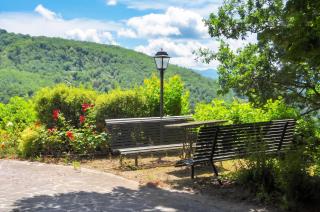 Cozy Retreat with Pool and Stunning Views in Gattaia - 4