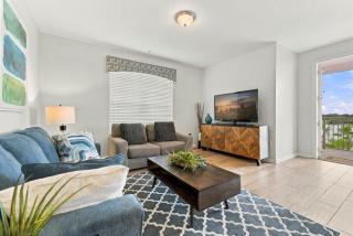 Amazing 4BR at Vista Cay with Gorgeous Lake View - 0