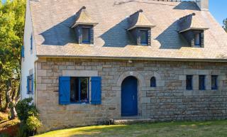 Maison de caractère à Plougrescant avec jardin et parking. - 5