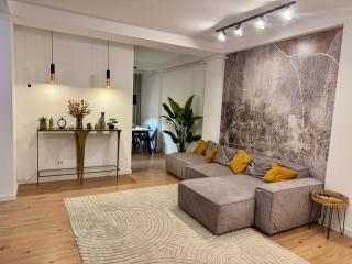 Central Christmas Apartment Private Terrace & Parking - 0