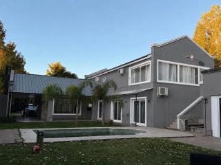 Hermoso chalet en barrio privado - 4