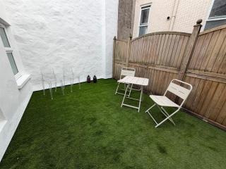 Two bedroom Apartment in Town Centre - 1