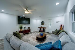 Great for Groups! Spacious Milroy Escape - 0