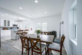 Great for Groups! Spacious Milroy Escape - 4