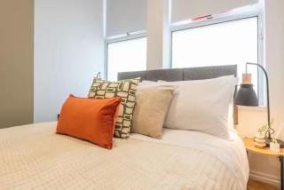 Spacious Leeds Retreat - Sleeps 8 Modern Home - 7