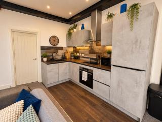 1BD Flat in Cathays Ideal for Contractors - 9