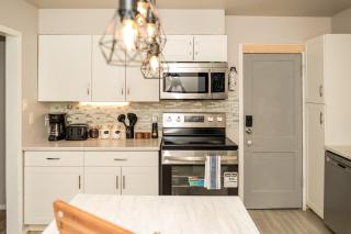 Charming 1BR Home near U of M & Stadium with free Parking - 3