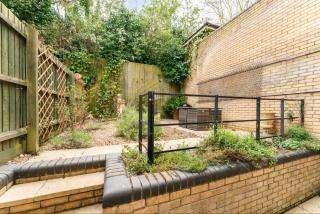 Charming 3-Bed Home with Garden and Parking - 8