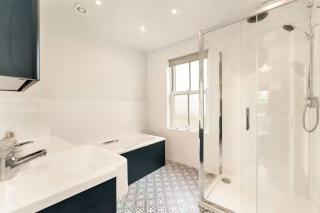 Charming 3-Bed Home with Garden and Parking - 4