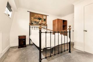 Charming 3-Bed Home with Garden and Parking - 3