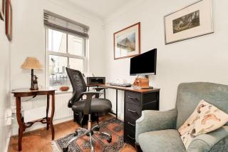 Charming 3-Bed Home with Garden and Parking - 2