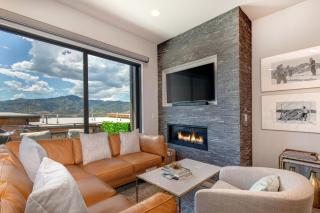 Stunning View Family Fun and Steps from Deer Valleys New East Village - 9