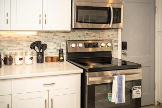 Charming 2BR Home near U of M & Stadium with Free Parking - 5