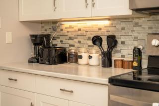 Charming 2BR Home near U of M & Stadium with Free Parking - 4