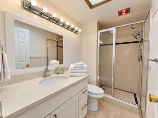 Mercer Island Town Suites - 7