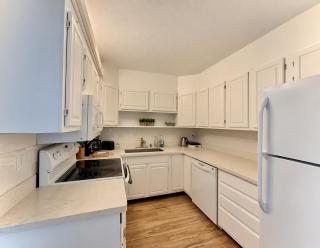 Mercer Island Town Suites - 6