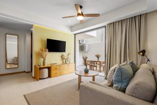 New Home 1BR condo in La Cruz with AC, pool, WiFi, balcony, and full kitchen - 4