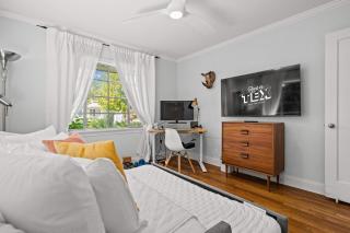 East Austin Home with Private Pool Sleeps 6 - 5