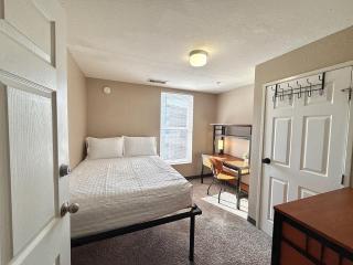 Spacious Four Bedroom Apartment near University of Cincinnati - 8