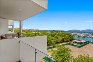 2BR condo near the ocean with pool, gym, WiFi, balcony - 8