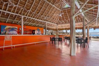 2BR condo in La Cruz with pool, balcony, AC, WiFi & kitchen - 2