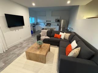 Modern Retreat - Close to Water - Lake and Mountain Views - 0